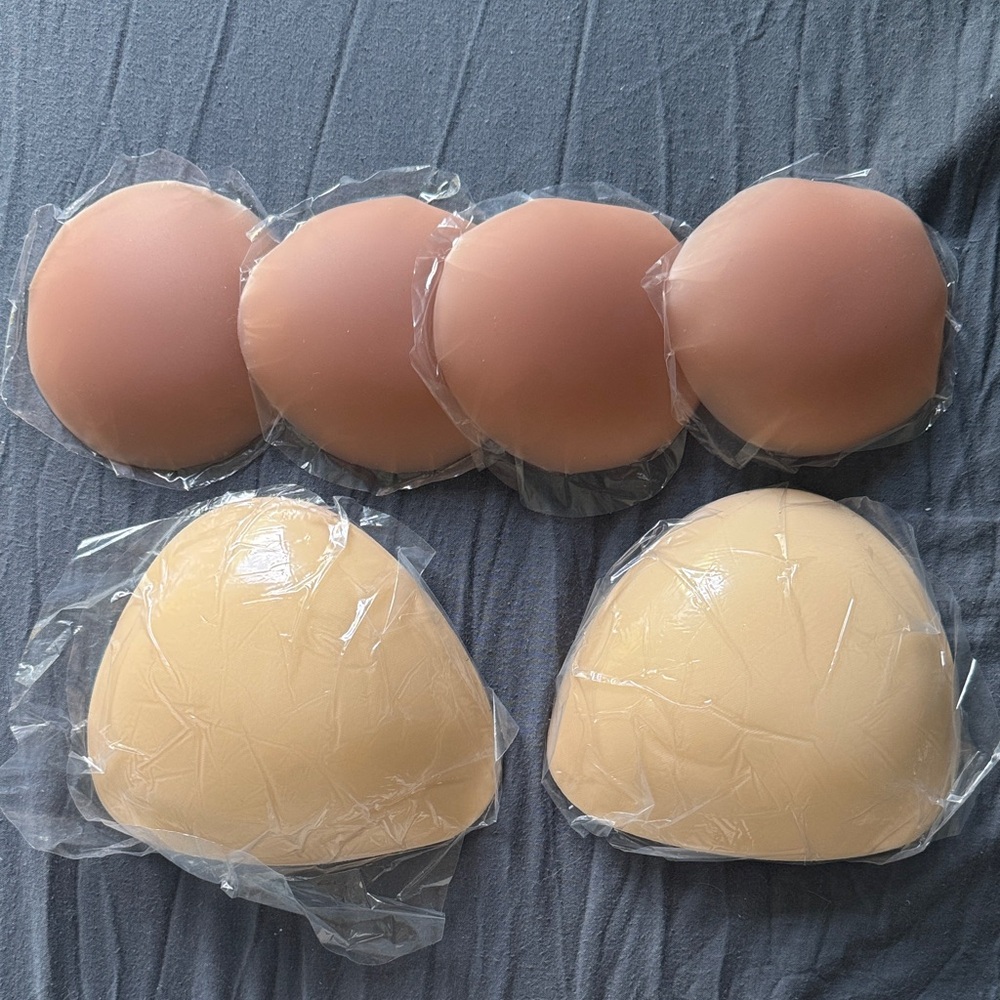 2 Pairs of Silicone Nipple Covers & Push-Up Sticky Bra Size D